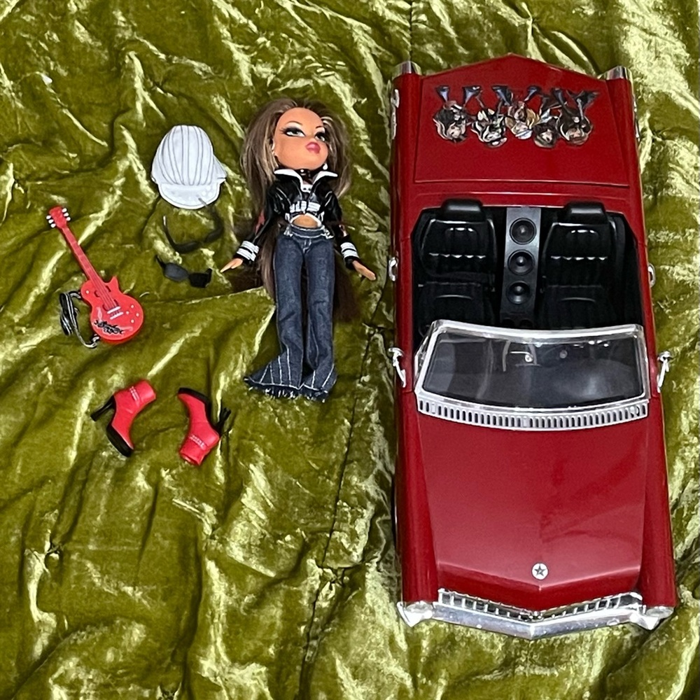 Bratz rock angelz Red Convertible Toy Car with Doll, Accessories 20 anniversary